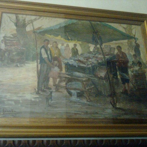 Alcune delle opere dell'artista Apicella esposte lungo i corridoi di Palazzo di Città