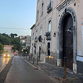 Paura a Cava de' Tirreni, accoltella la moglie e poi tenta di togliersi la vita 