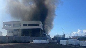 Caseificio distrutto da incendio a Battipaglia, la solidarietà della sindaca Cecilia Francese ai lavoratori 