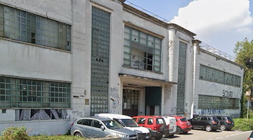 Cava de' Tirreni, precipita all'interno dell'ex stabilimento Di Mauro: giovane in ospedale 