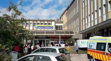 Danneggiamenti e lesioni all'ospedale di Battipaglia: arrestato straniero 