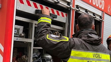Dramma della solitudine a Cava de' Tirreni, ex assistente sociale trovata morta in casa