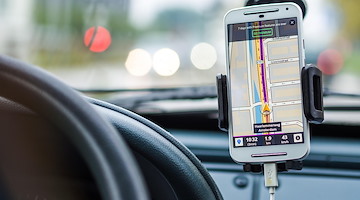 Furto di auto e smartphone a Nocera, ritrovati ad Angri grazie al localizzatore satellitare: denunciato uomo con precedenti