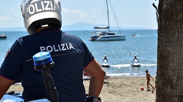 Ladri in spiaggia a Battipaglia, tentano di usare carte di credito rubate per fare shopping: arrestati 