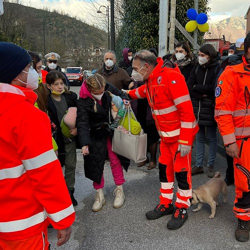 A Baronissi arrivati quaranta profughi ucraini, l'accoglienza di volontari e cittadini / FOTO-VIDEO