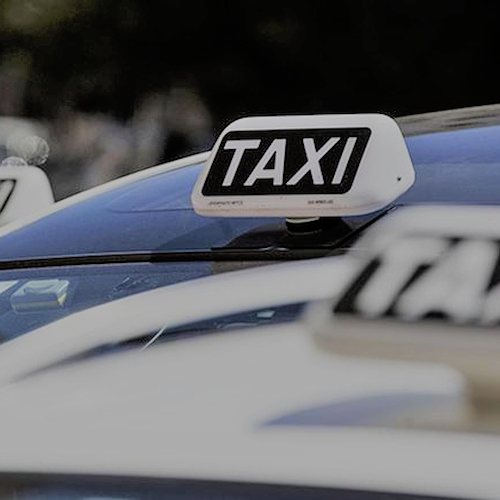 A Cava de' Tirreni ritorna il servizio taxi: l'annuncio del sindaco Servalli 