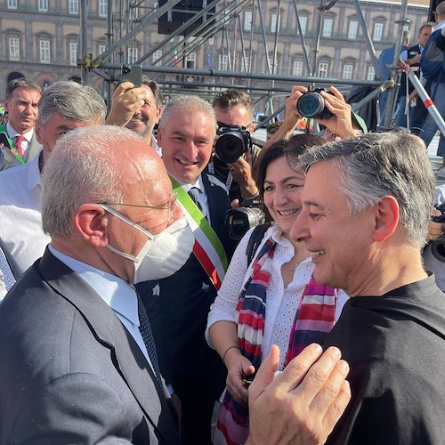 A Napoli al via la manifestazione per la pace: in piazza tanti giovani, adesioni da tutta Italia 