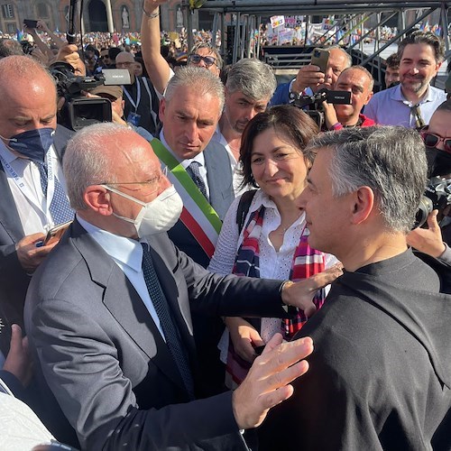 A Napoli al via la manifestazione per la pace: in piazza tanti giovani, adesioni da tutta Italia 
