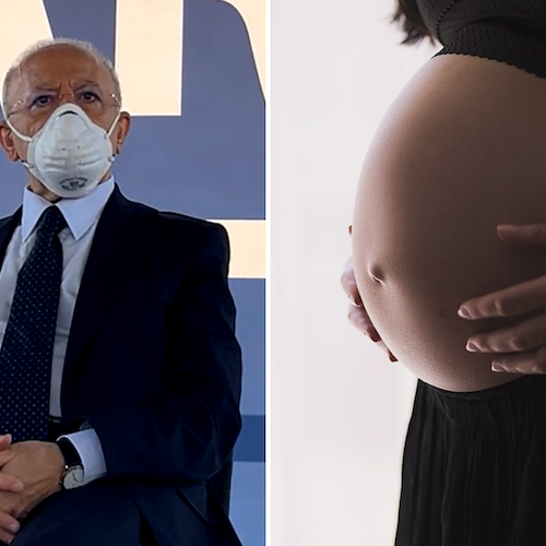 A Napoli muore neonata da mamma col Covid, De Luca: «Le donne incinte si vaccinino»