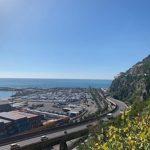 A Salerno lo sbarco della Ocean Viking, a bordo 92 migranti salvati al largo della Libia 