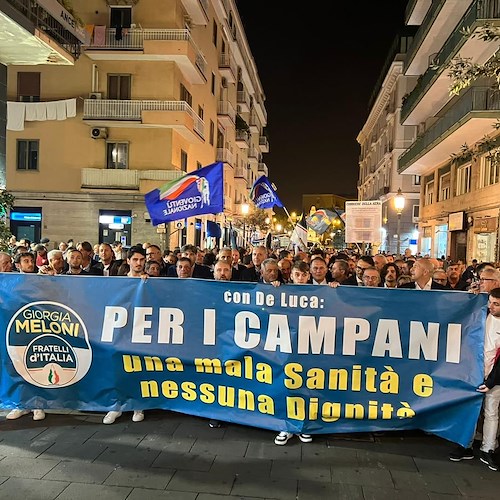 A Salerno "Una marcia per la sanità", Fratelli d'Italia: «Cava de' Tirreni cartina di tornasole del disastro di De Luca»