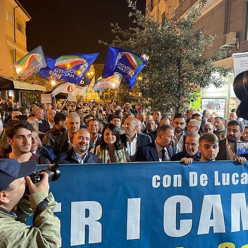 A Salerno "Una marcia per la sanità", Fratelli d'Italia: «Cava de' Tirreni cartina di tornasole del disastro di De Luca»