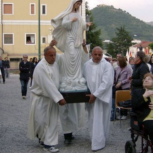La statua di Maria