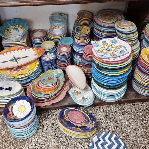 A Vietri sul Mare la presentazione della Scuola di Ceramica e degli allievi selezionati 