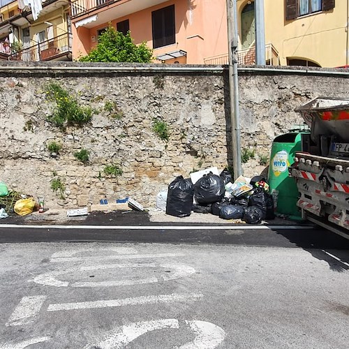 Abbandono rifiuti, ancora sanzioni a Cava de' Tirreni 