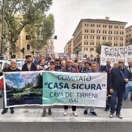 Abbattimenti in Campania: il Comitato “Casa Sicura” di Cava de’ Tirreni protesta a Roma 