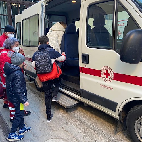 Accompagnare famiglia ucraina da Bergamo a Cava de' Tirreni, la staffetta dei volontari CRI fiorentini e cavesi 