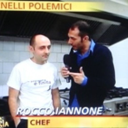 Lo chef Iannone durante la trasmissione "Striscia la notizia"