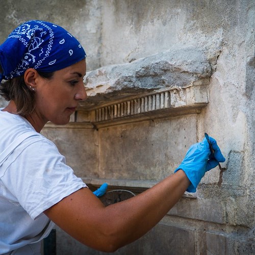Affreschi nella Casa di Giove, reperti carbonizzati e un quadretto idillico sacrale: nuove scoperte a Pompei