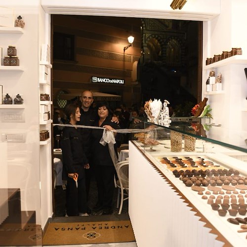 Ai piedi del Duomo di Amalfi Pansa inaugura una nuova boutique dedicata al gelato e al cioccolato 