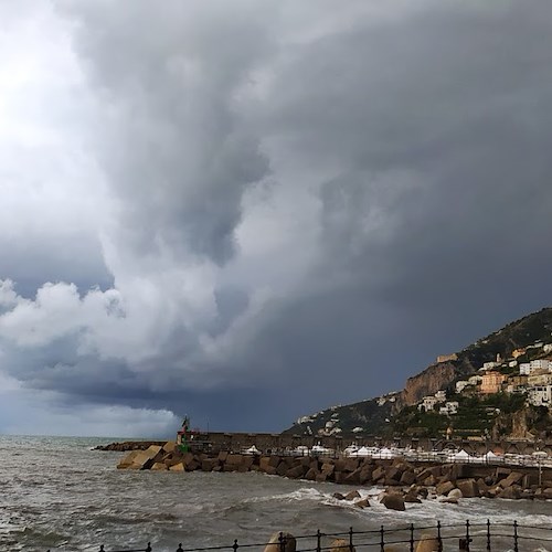Allerta meteo gialla in Campania: in arrivo piogge, temporali, venti forti e mareggiate