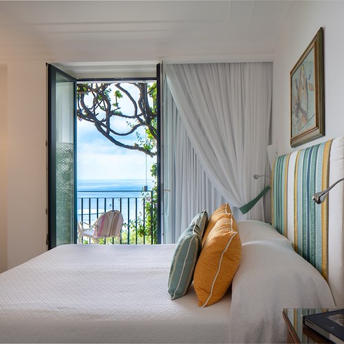 Amalfi, Hotel Santa Caterina cerca varie figure professionali per completare l’organico