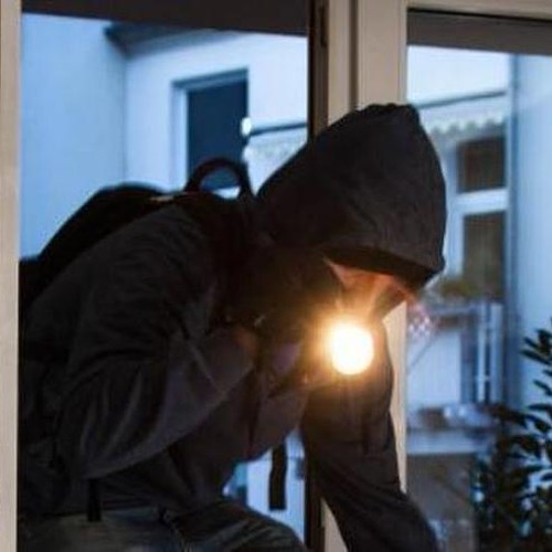 Ancora un furto a Cava de' Tirreni: ladri entrano in casa salendo da un tubo del gas