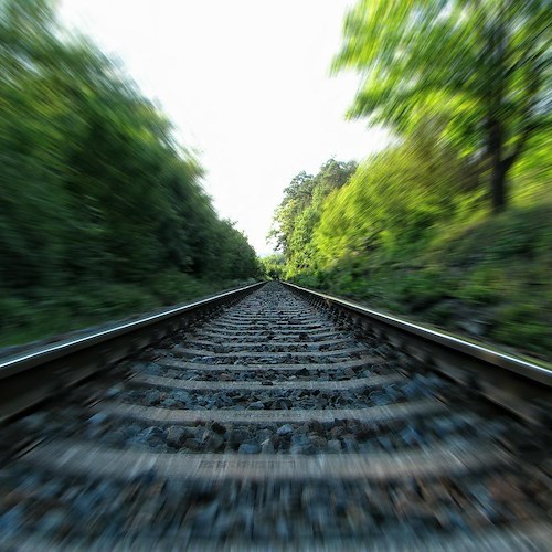 Anziana travolta e uccisa da un treno, tragedia a Nocera Inferiore. Si indaga 