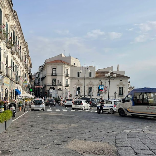 Anziana truffata a Vietri sul Mare: malviventi tentano fuga in autostrada, bloccati a Nocera