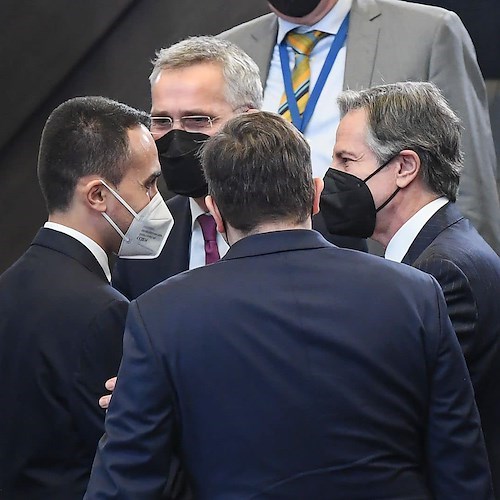 Aperta linea rossa con Mosca su evacuazione civili, Di Maio: «Attacco centrale nucleare? Si sta superando il limite»