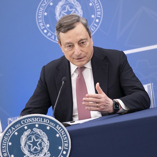 Approvato il DEF 2022 per sostenere famiglie e imprese, Draghi su gas russo: «Preferiamo la pace o il condizionatore acceso?»