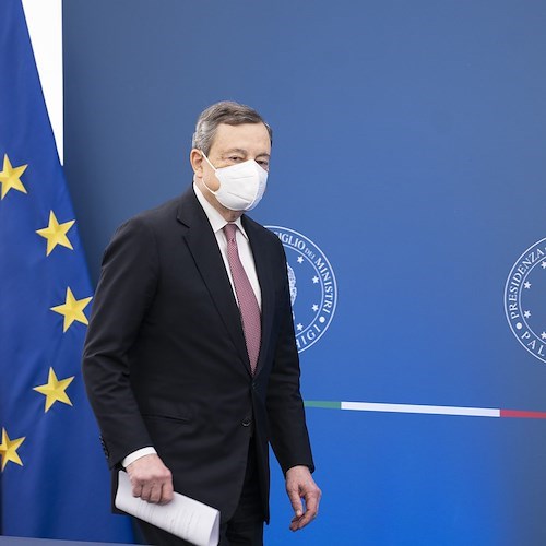 Approvato il DEF 2022 per sostenere famiglie e imprese, Draghi su gas russo: «Preferiamo la pace o il condizionatore acceso?»