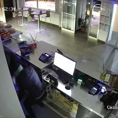 Armati di bastoni imbavagliano e legano il portiere per rapinare l'hotel. Choc a Campagna<br />&copy; Francesco Emilio Borrelli