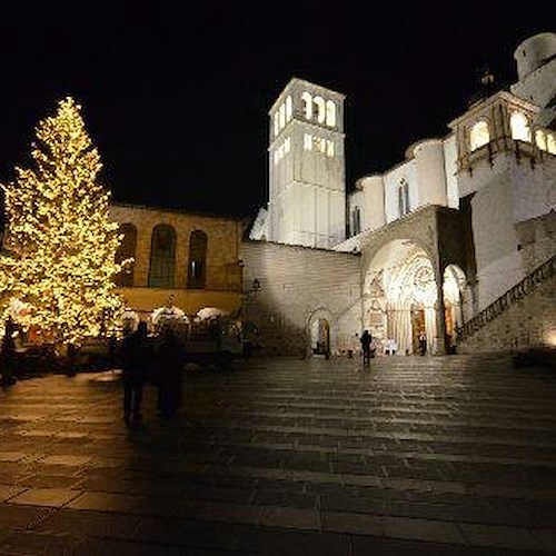 Assisi: accensione e benedizione presepe e albero Natale made in Campania per pace in Medio Oriente