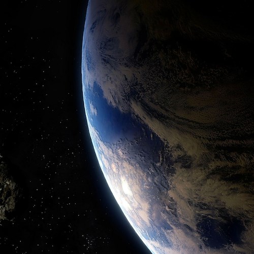 Asteroide sfiorerà la Terra a marzo, la Nasa: «Potenzialmente pericoloso»