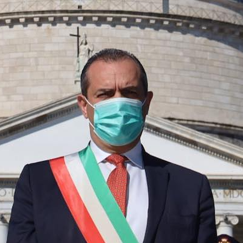AstraZeneca, a Napoli crollo di vaccinazioni. De Magistris: «Siamo in un tunnel di schizofrenia e confusione»