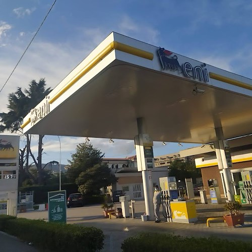 Aumenti record di benzina e gasolio, Coldiretti: «Caro energia mette a rischio le forniture di cibo»