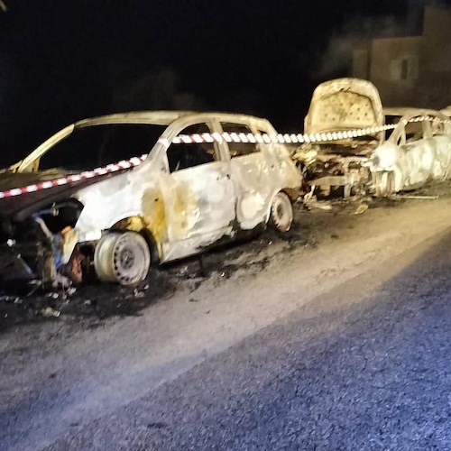 Auto in fiamme a Vietri sul Mare, probabile l'origine dolosa