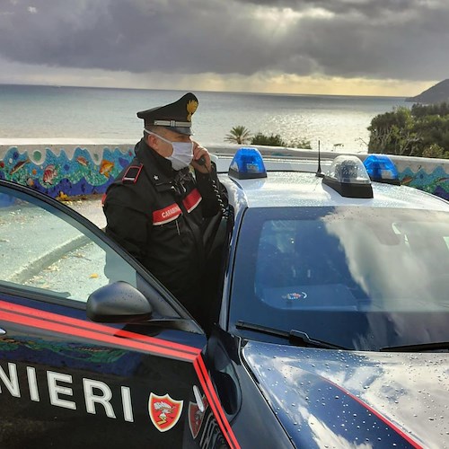 Auto in fiamme a Vietri sul Mare, probabile l'origine dolosa