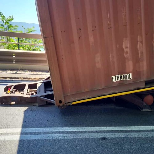 Autotreno perde il rimorchio sul viadotto Gatto, mattinata di disagi e traffico in tilt a Salerno 