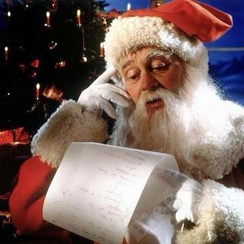 Babbo Natale non ritira le lettere sotto l’albero: bambini delusi a Cava de' Tirreni