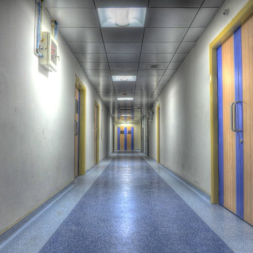 Battipaglia, infermiera in pensione muore dopo dimissioni: 6 medici nel mirino della Procura