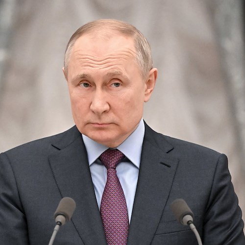 Biden annuncia stop petrolio russo. Putin risponde minacciando di interrompere forniture di gas all'Europa