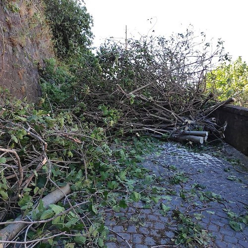 Bomba d'acqua a Cava de' Tirreni, Sindaco: «Nessun danno significativo». Disagi nei pressi della stazione di Vietri 