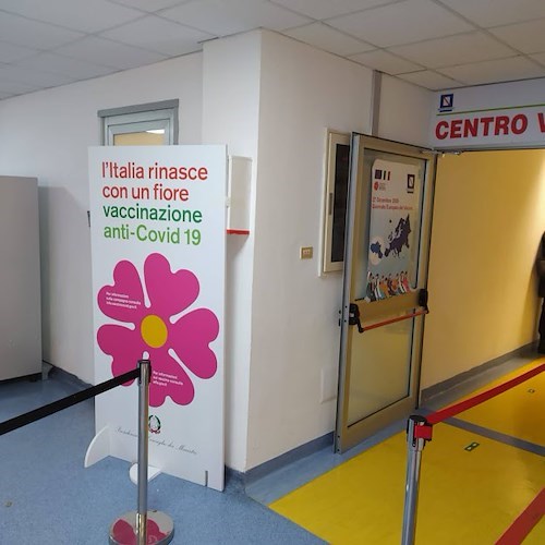 «C'ero prima io!», rissa sfiorata tra due anziani al centro vaccinale di Eboli 