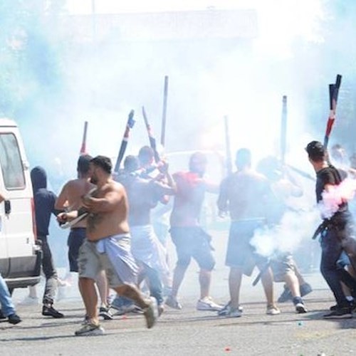 Calcio: scontri tra tifoserie per Potenza-Cavese