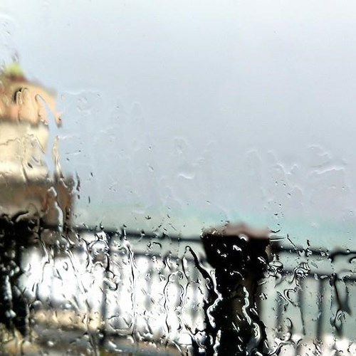 Campania, allerta Protezione Civile: attesi pioggia e temporali. Preoccupazione per aree incendiate