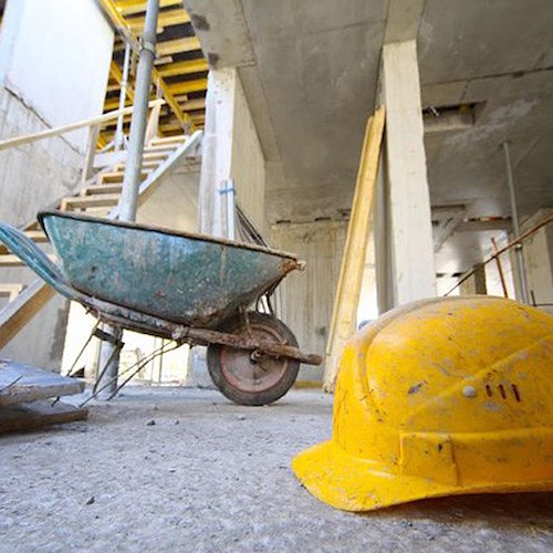 Campania, cantieri edili potrebbero riaprire il 4 maggio: De Luca al lavoro 