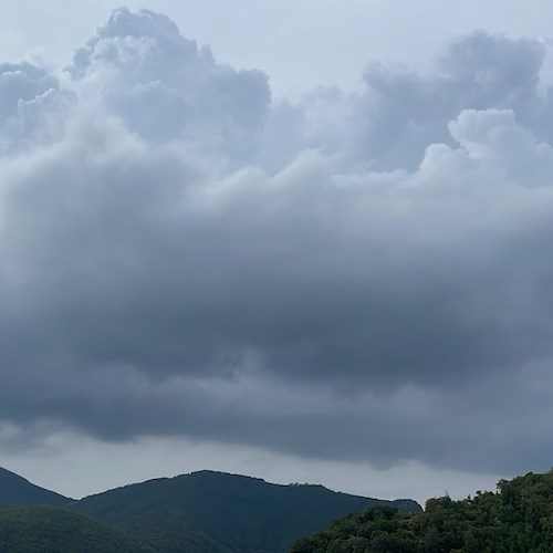 Campania, il maltempo non dà tregua: piogge e temporali fino a domani 3 aprile 