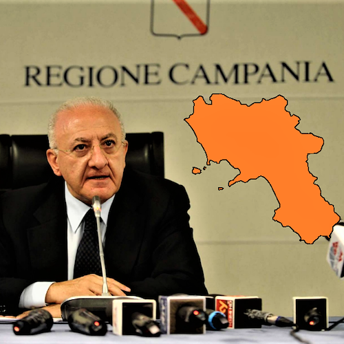 Campania zona arancione: riaprono negozi, bar e ristoranti. De Luca: «Responsabilità o tra 15 giorni si richiude»